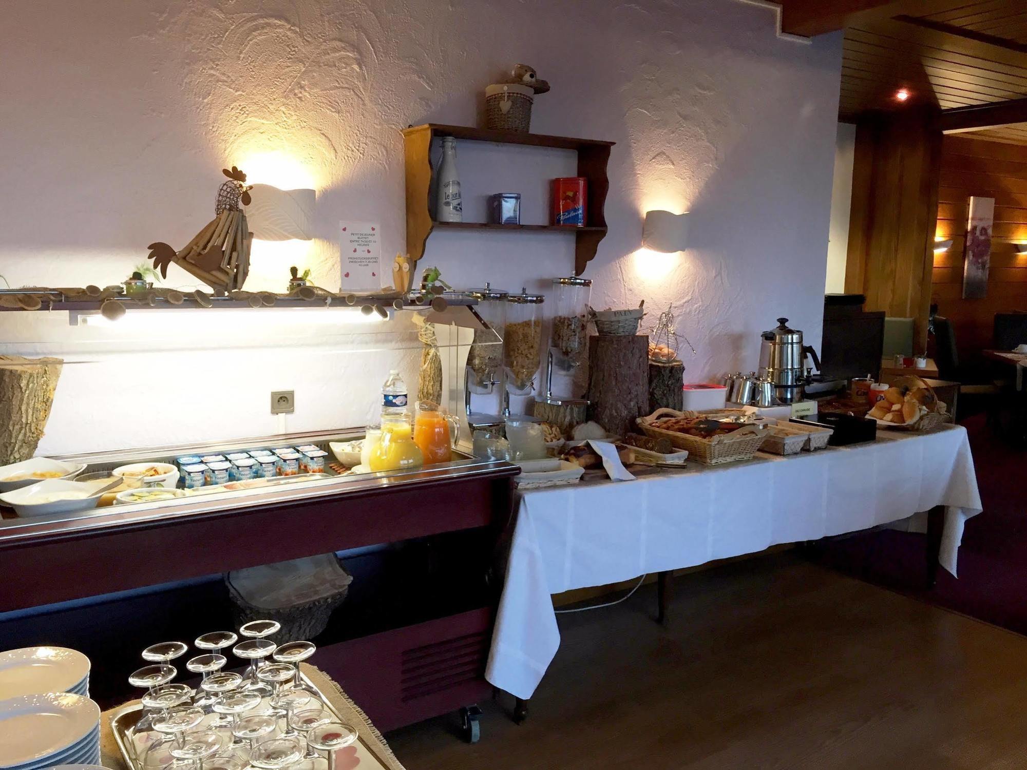 Restaurant Aux Trois Roses Hotel 3*