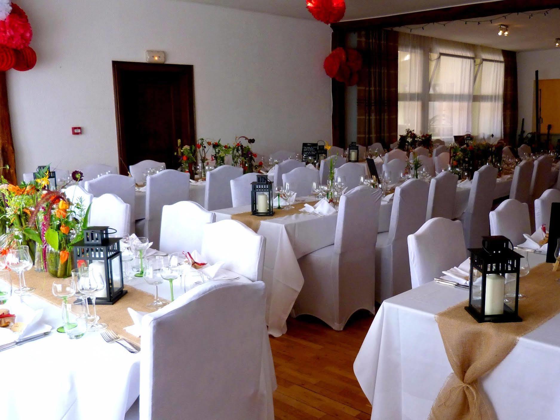 Hotel Restaurant Aux Trois Roses 3*